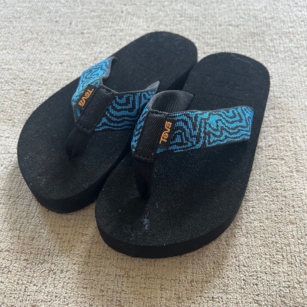 Teva Mush II Flip Flops Kids 11 Black Blue Geometric REPREVE Sandals 1093656C